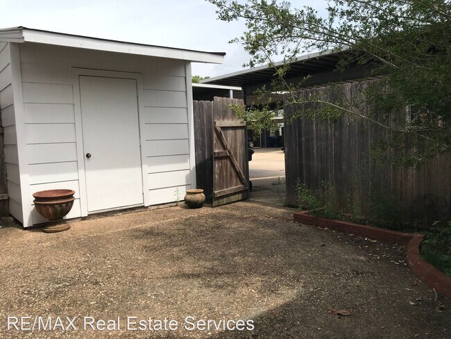 Building Photo - 3 br, 2.5 bath House - 10032 Georgetown