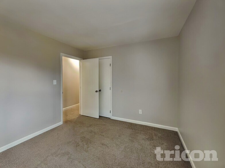 Building Photo - 4128 Labrador Dr