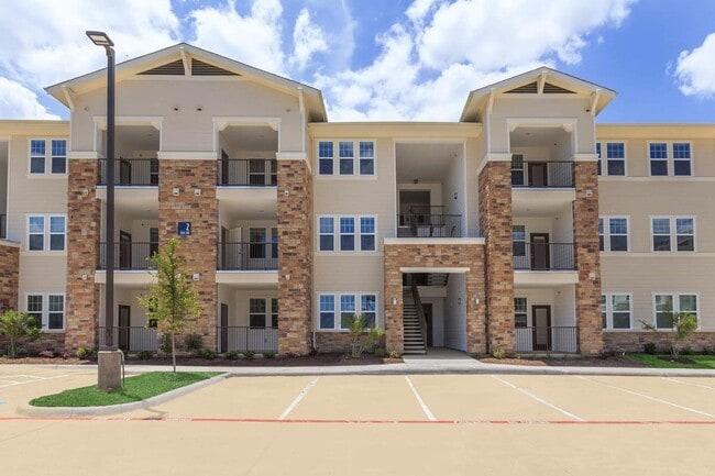 Primary Photo - 4100 N Parkdale Ln