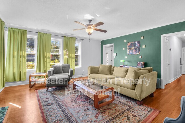 Building Photo - 712 Columbus Dr
