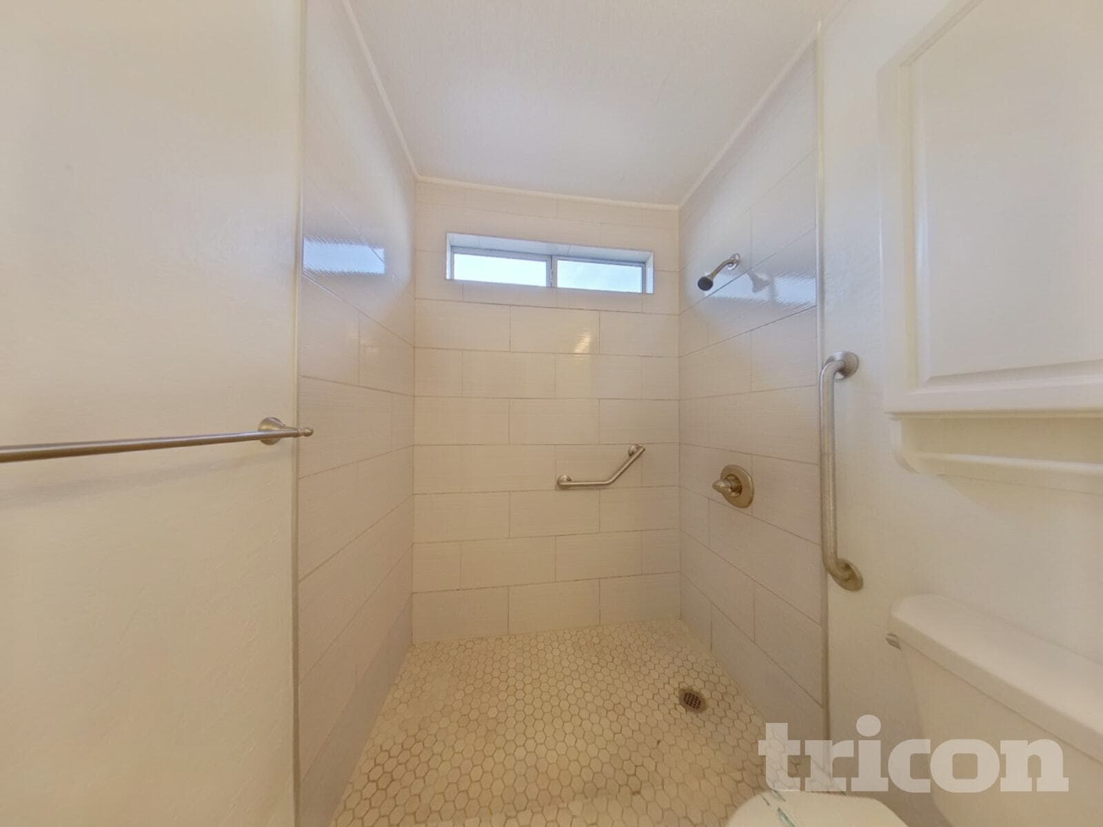 Building Photo - 857 E Saragosa St