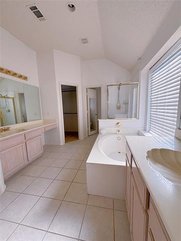 Building Photo - 1437 Sussex Dr