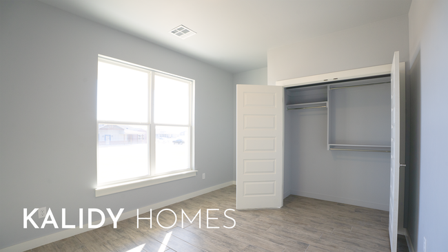 Building Photo - 305 Kirks Holw