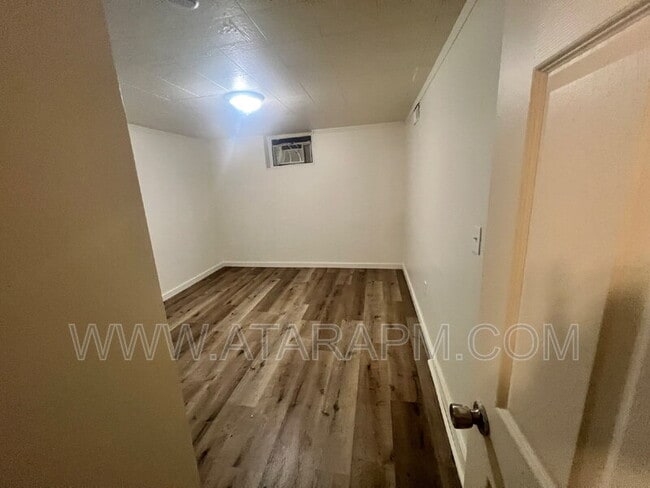 Building Photo - 1001 E Sego Lily Dr