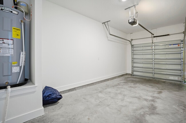 Building Photo - 105 Foxtail Wy