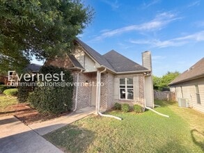 Building Photo - 3-Bed/2-Bath Home with Fenced Yard/Available Now!