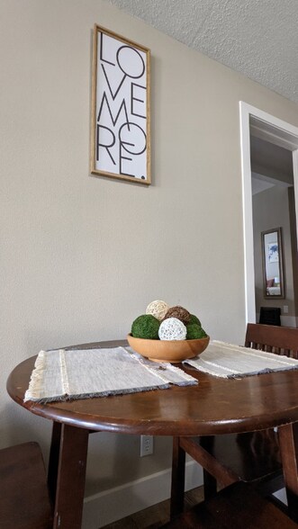 Building Photo - 902-904 W Locust St