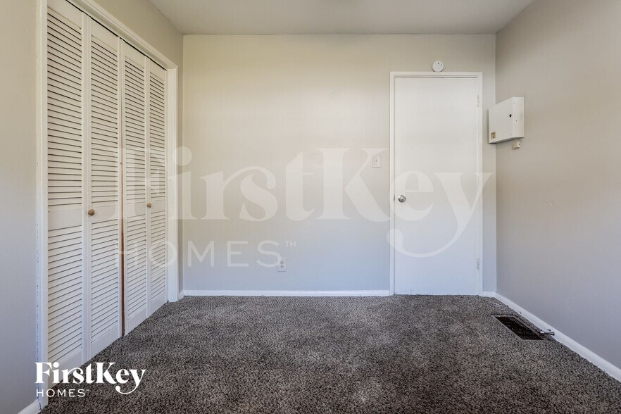 Building Photo - 3085 Piper Dr