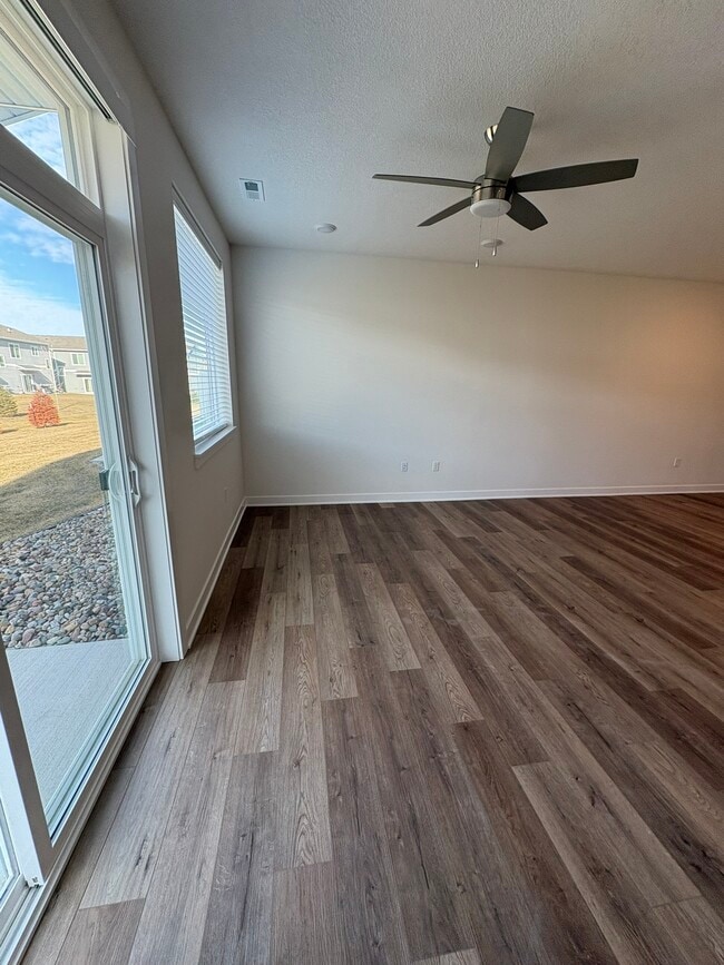 Building Photo - 230 Nw Waverly Dr