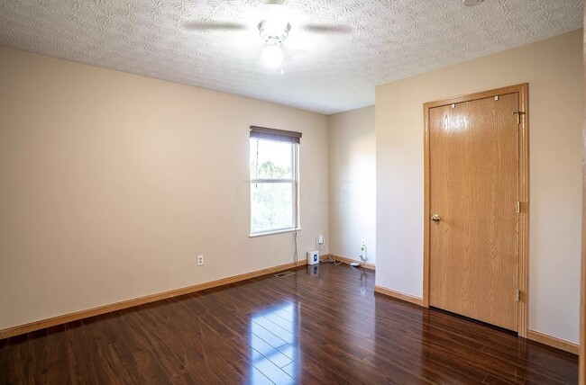 Building Photo - 5865 Summerlawn Dr
