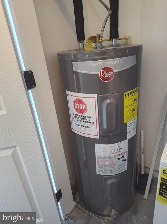 Building Photo - 4230 6th St SE