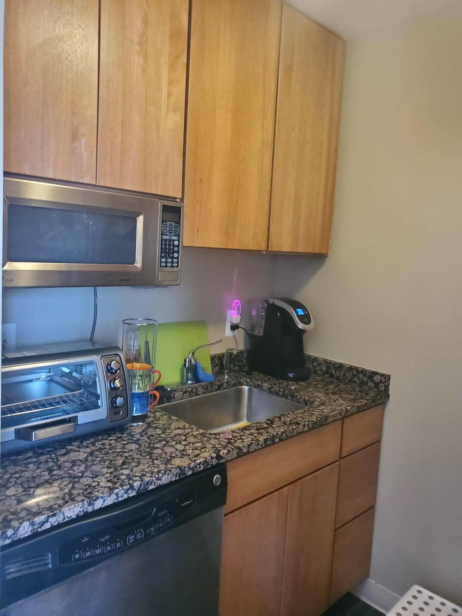 Building Photo - 15 E Kirby St