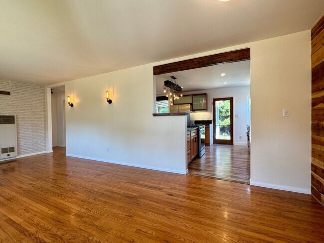 Building Photo - Upgraded, Charming House in La Mesa 2Bd/1Ba, Attached Garage, Large Backyard