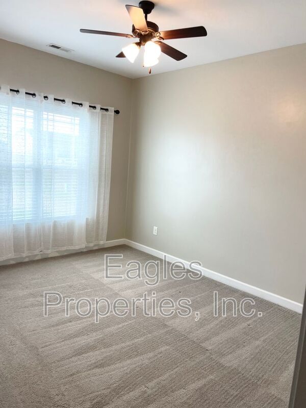 Building Photo - 117 Kenison Way