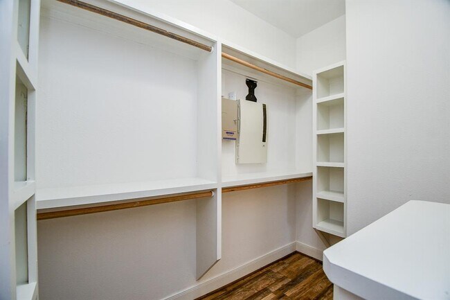 Building Photo - 6500 Calder St