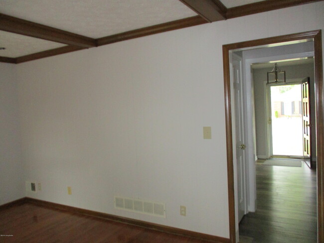 Building Photo - 2901 Creekside Dr