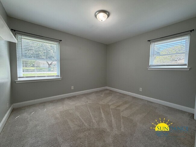 Building Photo - Great 3 Bedroom Home in Fort Walton Beach with Solar Panels-Near Hurlburt Field!