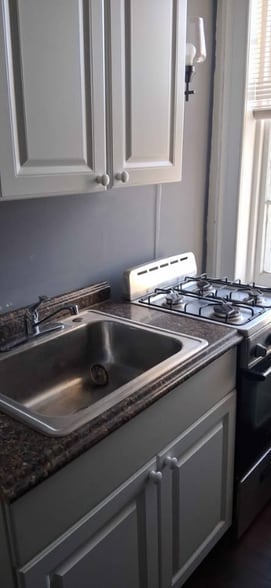 Building Photo - 204 Main St