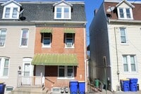 Building Photo - 2-Bedroom Second-Floor Apartment