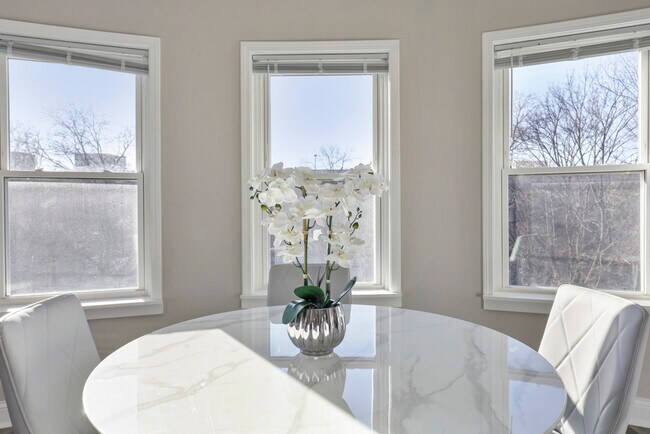 Building Photo - 1111 Bonnie Brae Pl