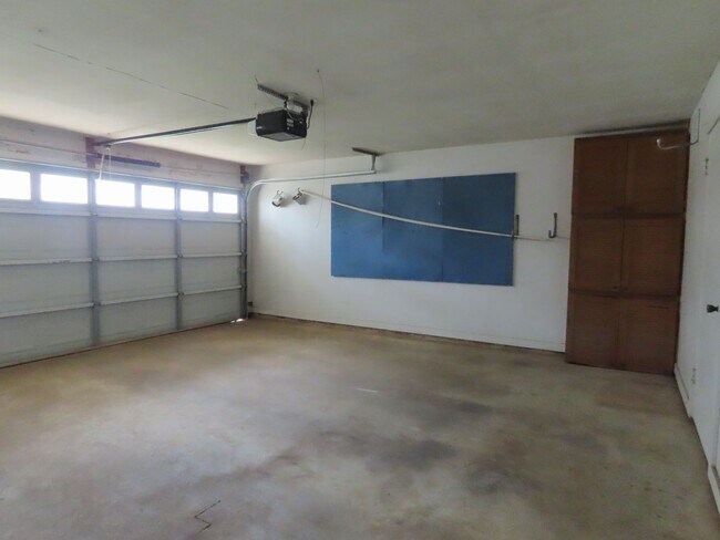 Building Photo - South Tyler! Lovely 3 Bedroom, 2 Bath Hous...