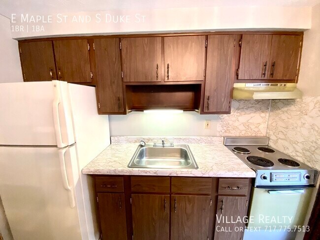 Building Photo - 505 E Maple St