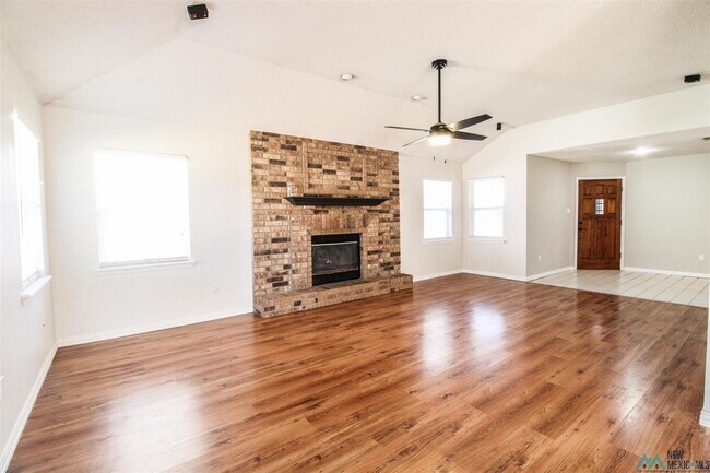 Building Photo - 2140 Northglen Dr