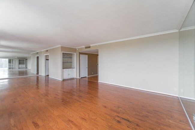 Building Photo - 5100 San Felipe St