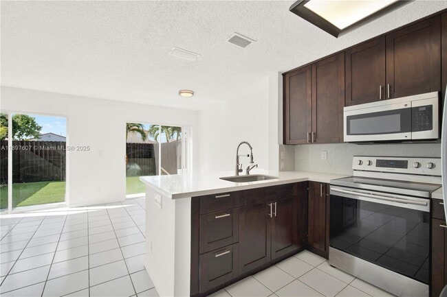 Building Photo - 17380 SW 140th Ct