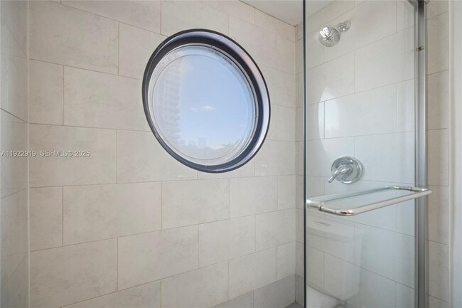 Building Photo - 1000 W Island Blvd