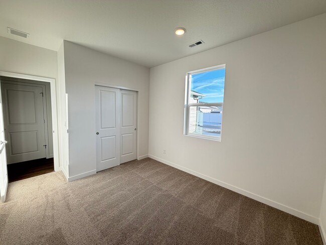 Building Photo - Brand New Post Falls Home!!