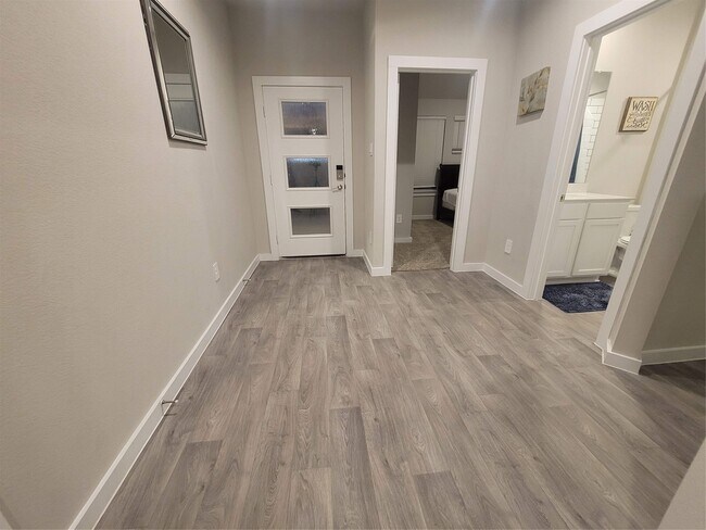 Building Photo - 12111 Bear River Dr