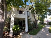Building Photo - Embrace Luxury and Style in this Stunning ...