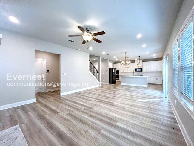 Building Photo - 662 Stately Dr