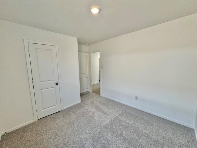 Building Photo - 5902 Starling Dr