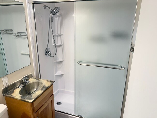 Building Photo - Updated 2-bedroom duplex in Thurston!