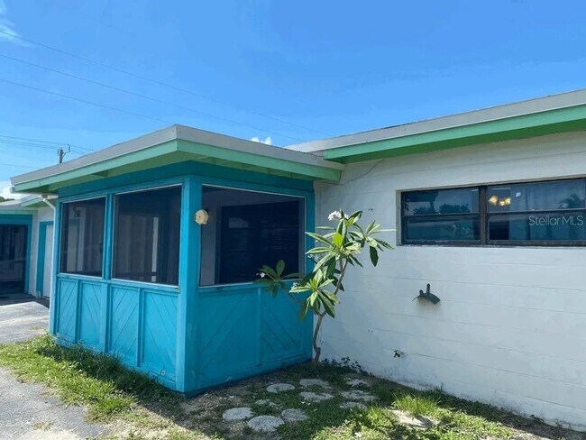 Primary Photo - 461 S Brevard Ave