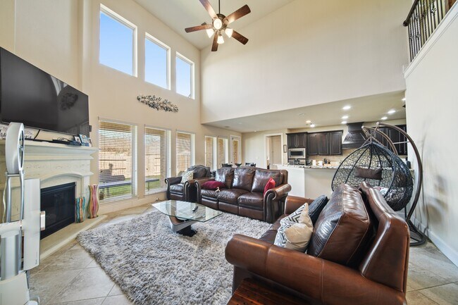 Building Photo - 2523 Crossvine Dr