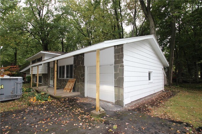 Building Photo - 34 Bright Oaks Dr