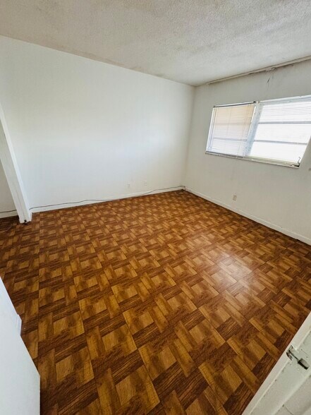 Building Photo - 606 S Center St