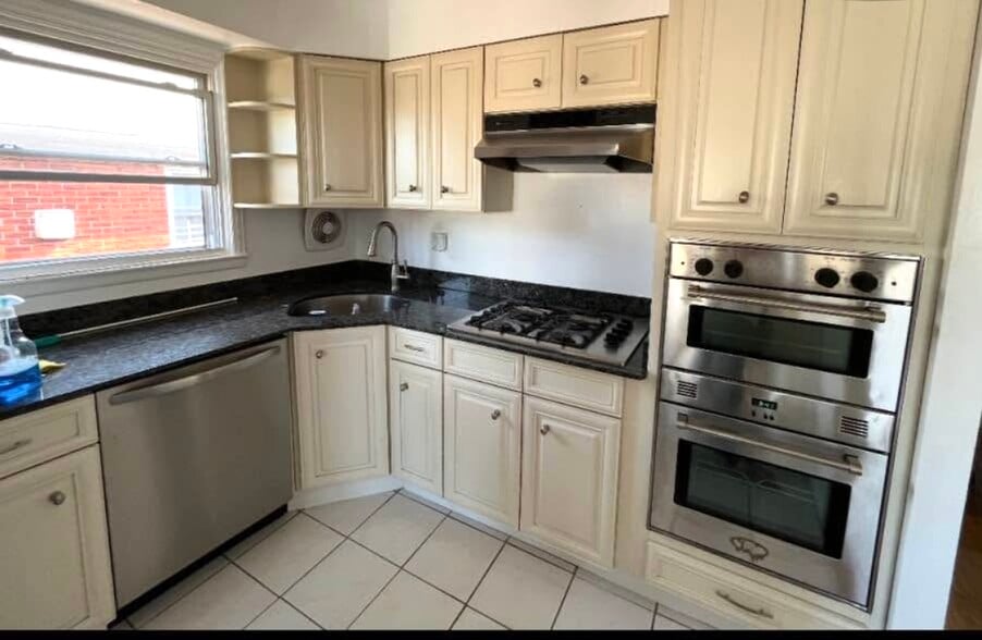 Building Photo - 1521 209th St