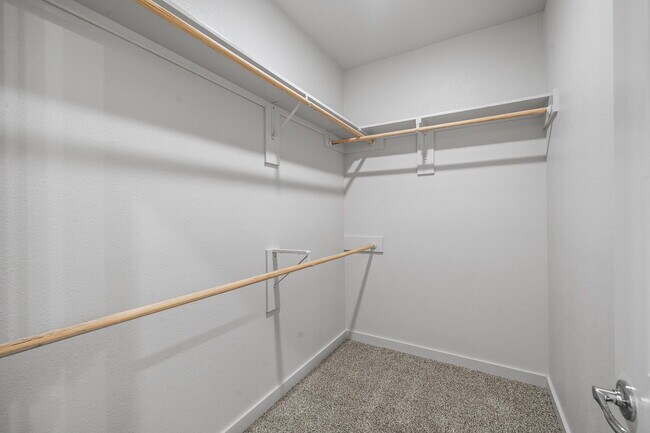Building Photo - MOVE IN SPECIAL: $500 GC if lease starts b...