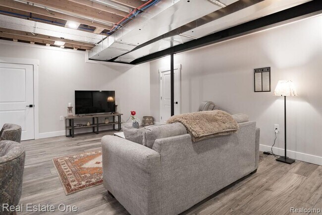 Building Photo - 850 Marlayna Dr