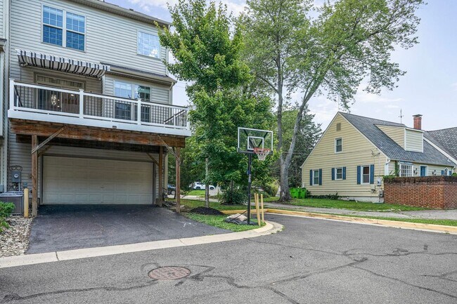 Building Photo - 102 Vista Knoll Dr