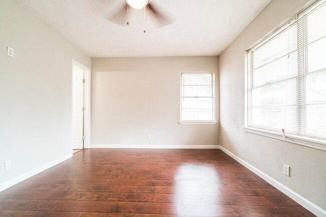 Building Photo - 1510 Greenbriar Ave