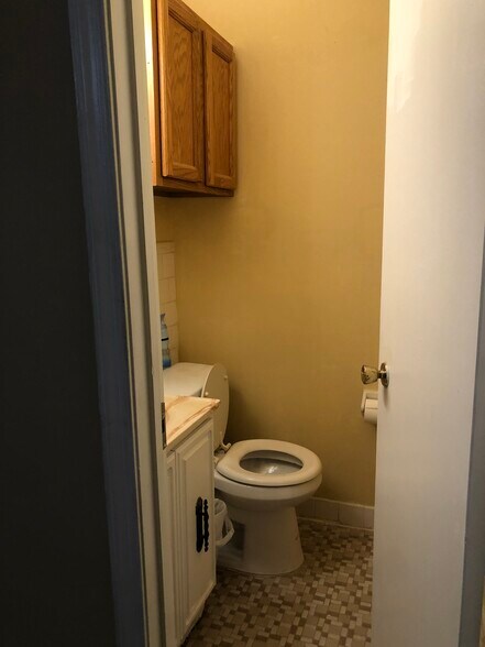 Building Photo - 854 College Pky