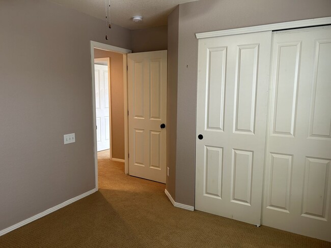 Building Photo - Spacious 3 Bed, 2.5 Bath Home with Attached Garage and Pool Access - Available Now