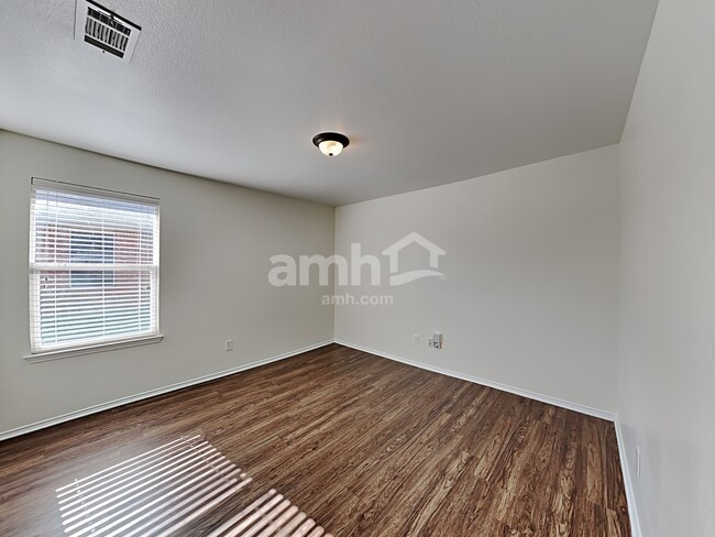 Building Photo - 42 Larkspur Dr