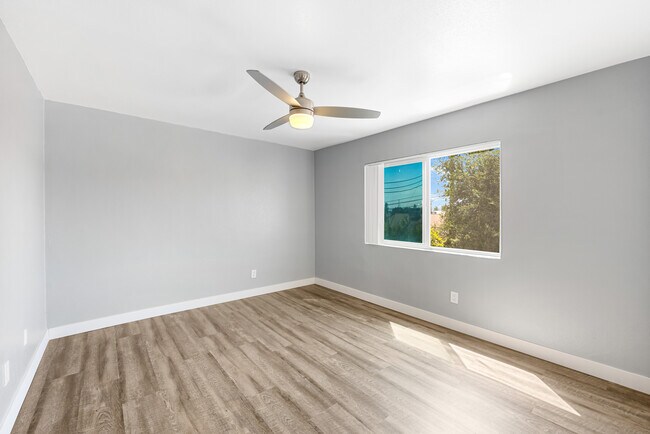 Building Photo - Rose Gardens