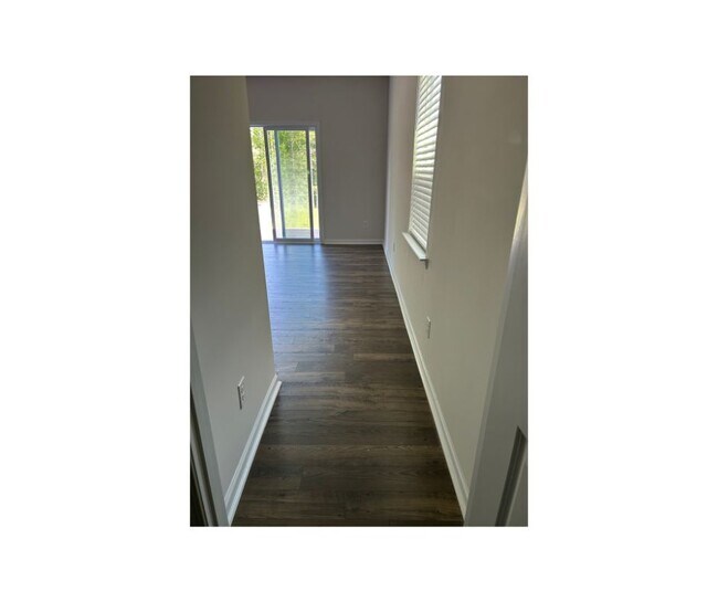 Building Photo - 1215 37th Ave Lane NE